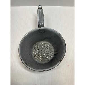 Vintage Gray Enamelware Strainer With Handle‎
